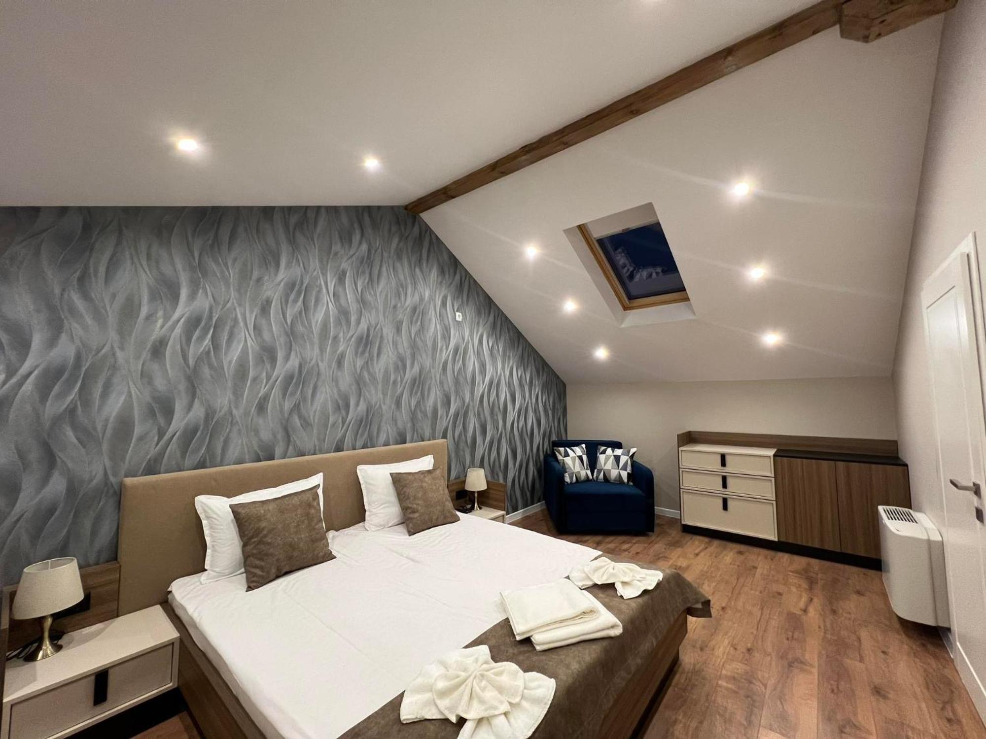 Хотел Vip Apart House Pleven ภายนอก รูปภาพ