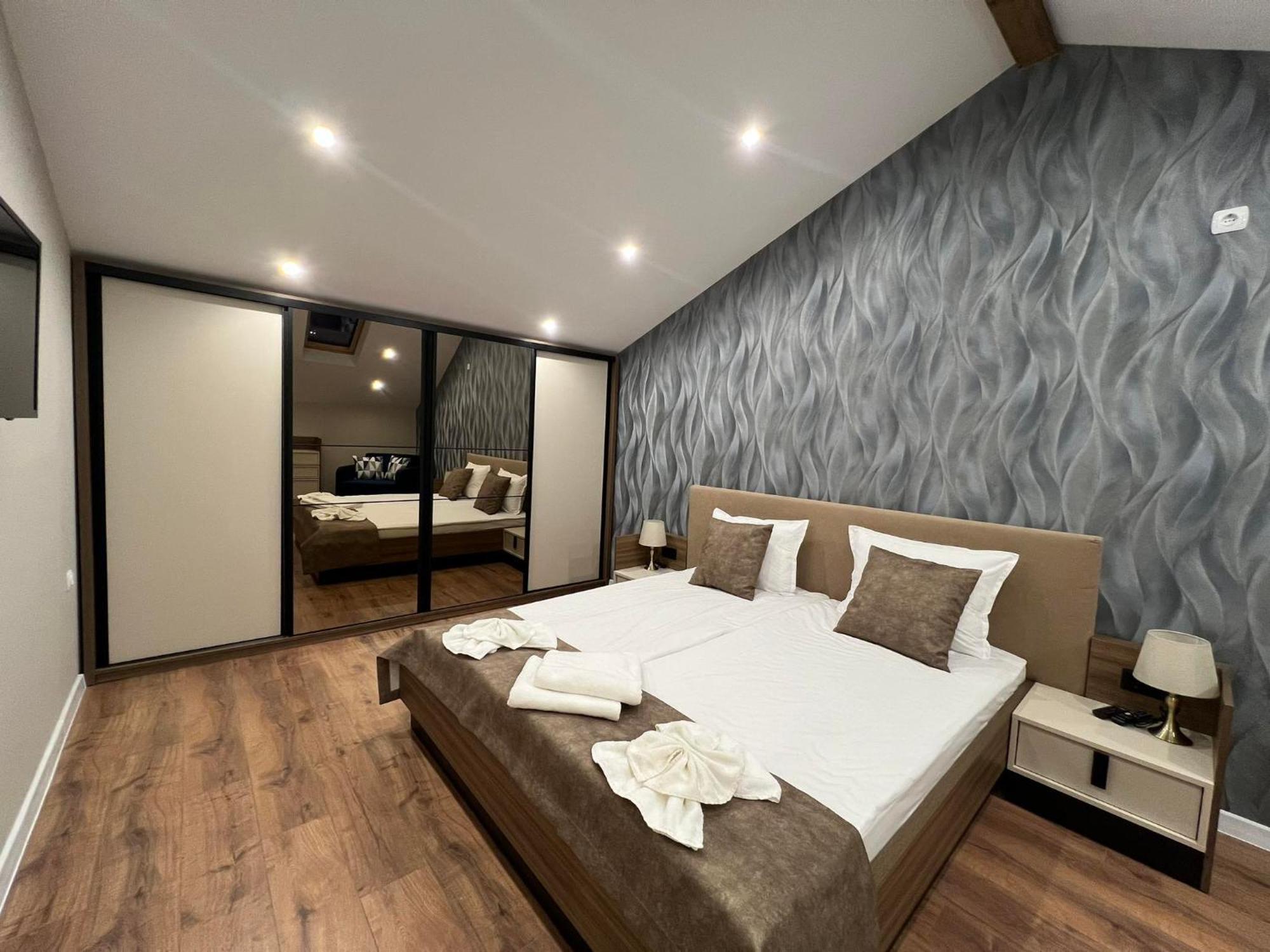 Хотел Vip Apart House Pleven ภายนอก รูปภาพ