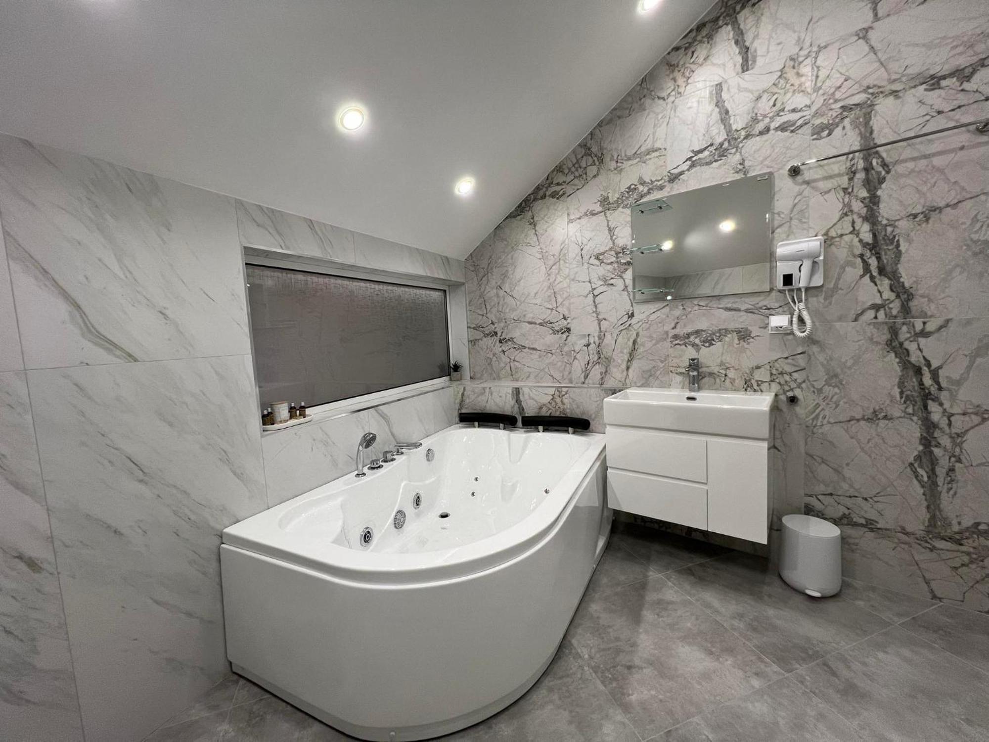 Хотел Vip Apart House Pleven ภายนอก รูปภาพ