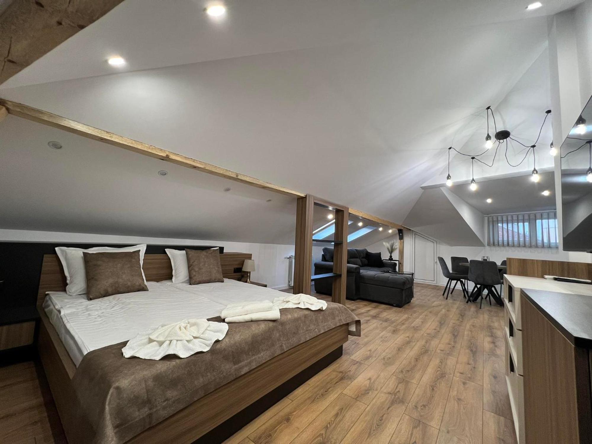 Хотел Vip Apart House Pleven ภายนอก รูปภาพ