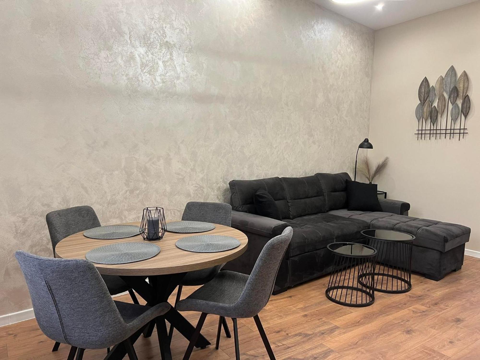 Хотел Vip Apart House Pleven ภายนอก รูปภาพ