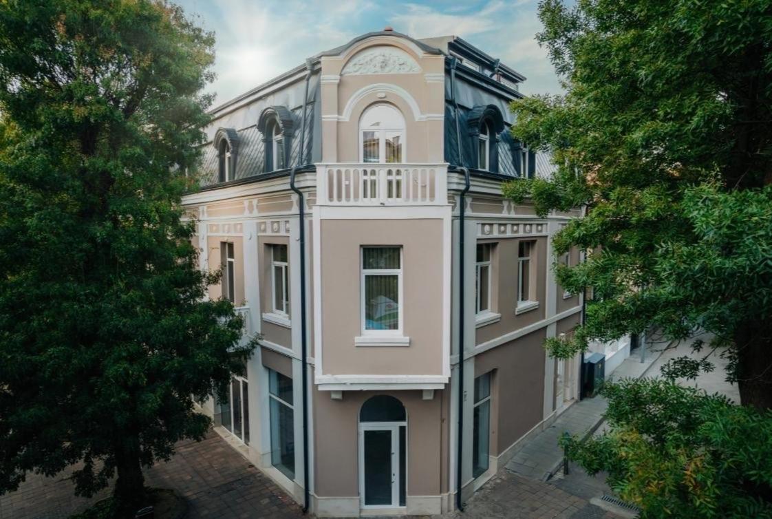 Хотел Vip Apart House Pleven ภายนอก รูปภาพ